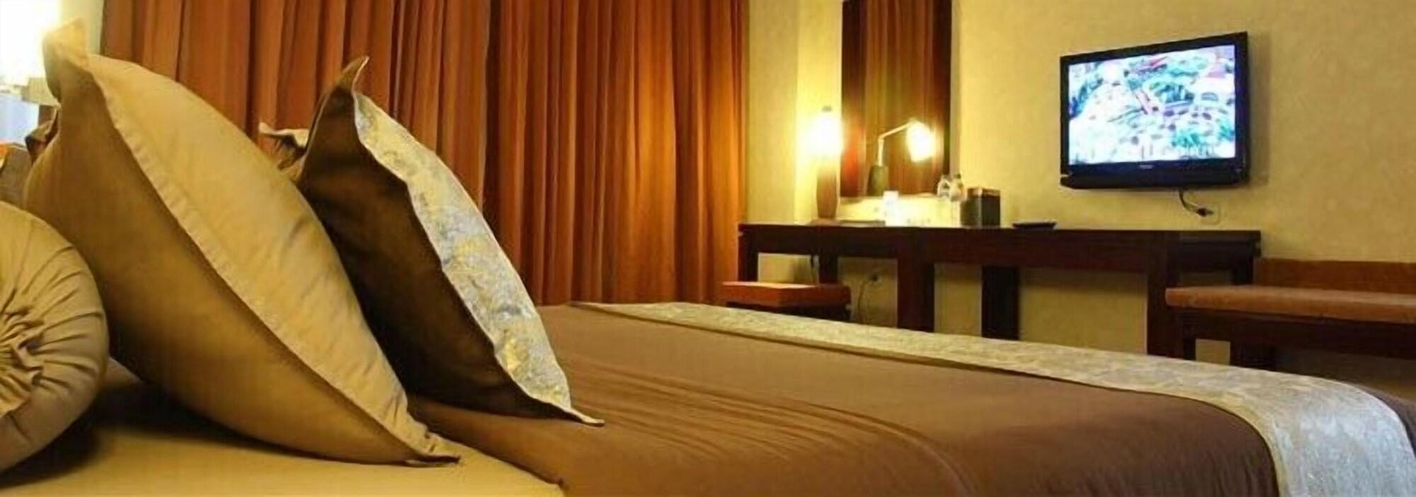 Grand Wahid Hotel Салатіга Екстер'єр фото