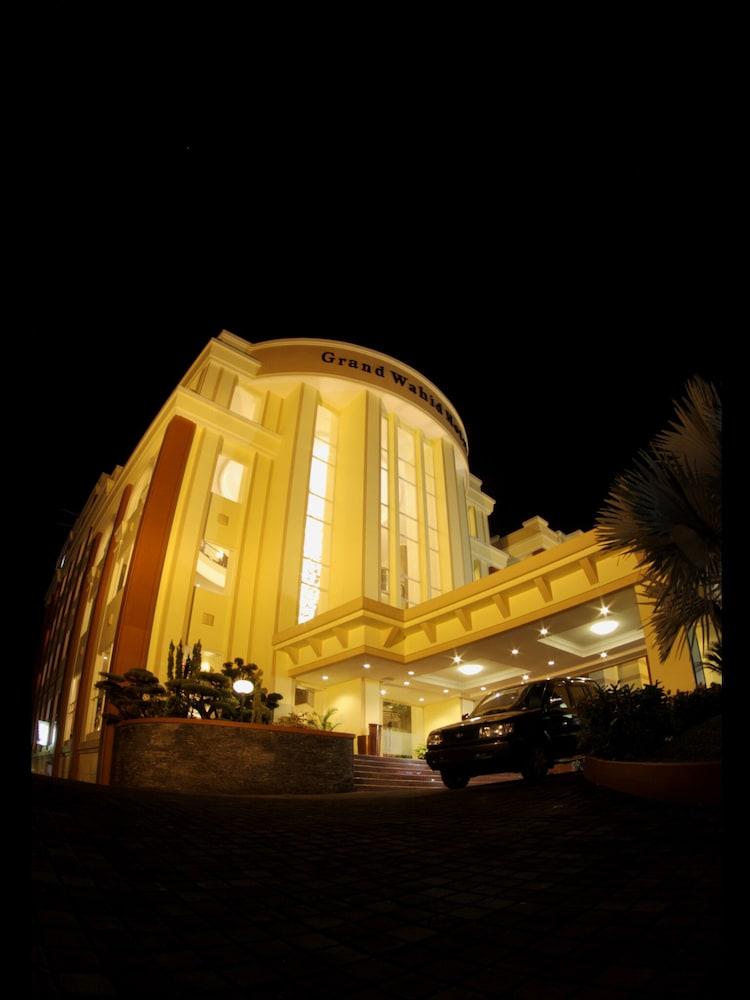 Grand Wahid Hotel Салатіга Екстер'єр фото