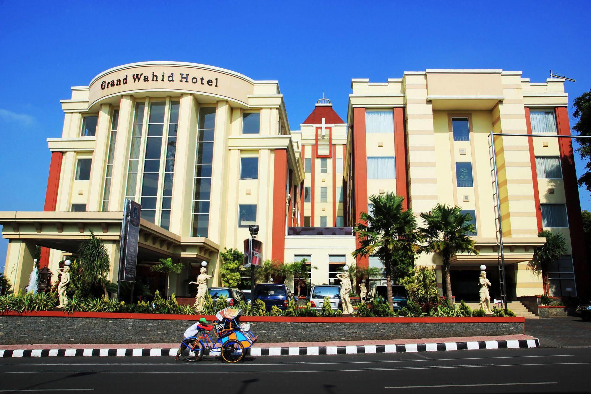 Grand Wahid Hotel Салатіга Екстер'єр фото